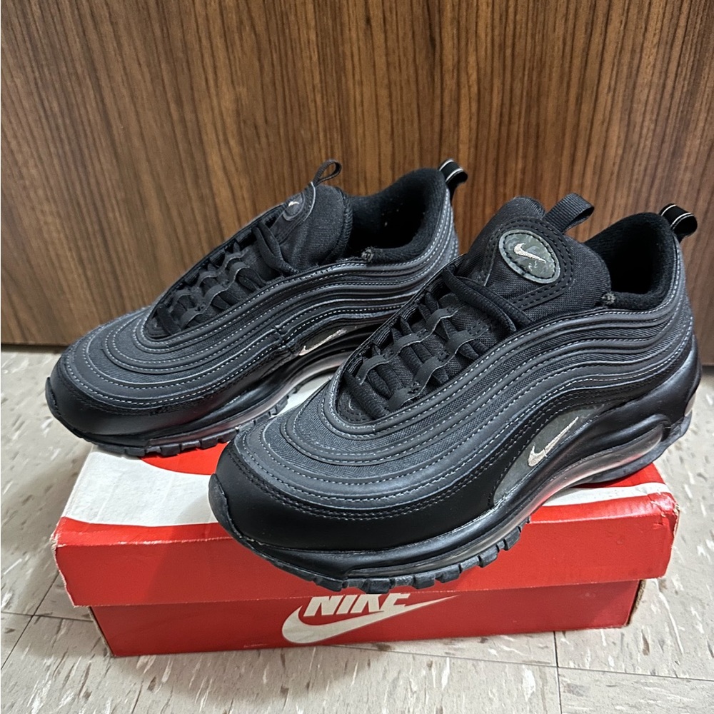 Nike Airmax 97’s. Black size 7.5 women. - Picture 2 of 6